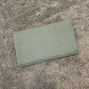 Kate Quinn Green Leaf Quilt